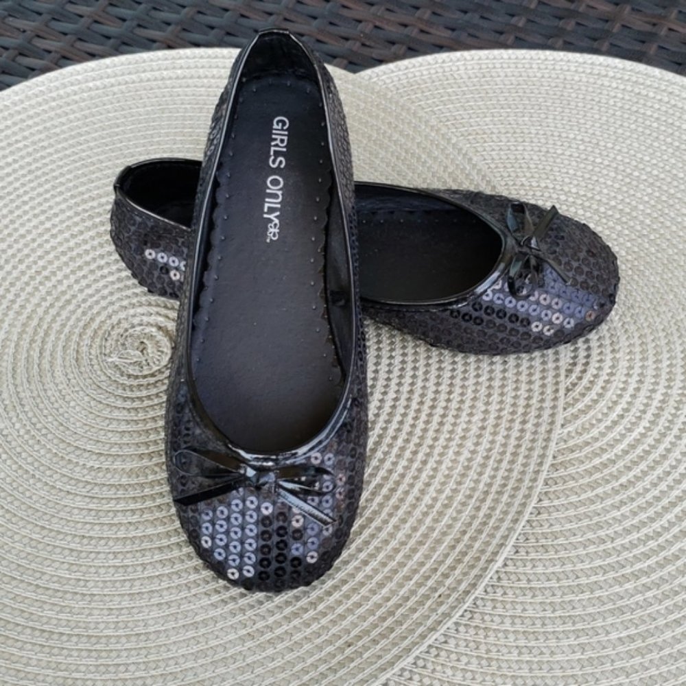 NWOT black sequence ballerina flats